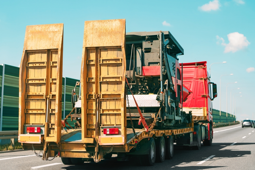 Efficient rigging coordination plays a major role in minimizing downtime during heavy equipment moves. Proper staging and load planning ensure each lift is completed safely and on schedule.
