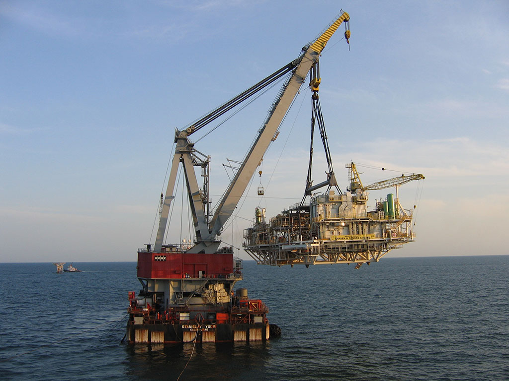 Rotation resistant ropes are engineered with opposing strand layers that minimize torque transfer during lifts. This design keeps the hook block steady at greater lifting heights. Photo Credit: Python® Wire Rope