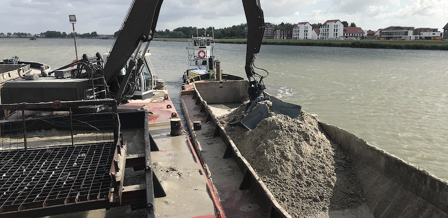 construction hauling lowboys