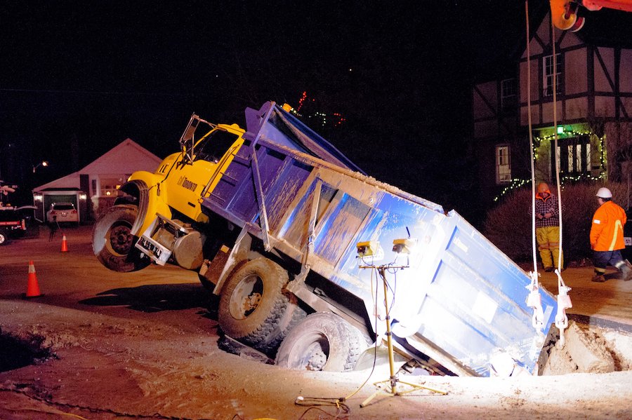 hazards-of-unintended-movement-of-dump-truck-body-beds-equipment-contracting