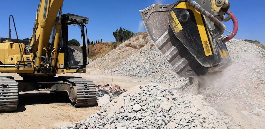 Mb-crusher-CAT cranes maintenance
