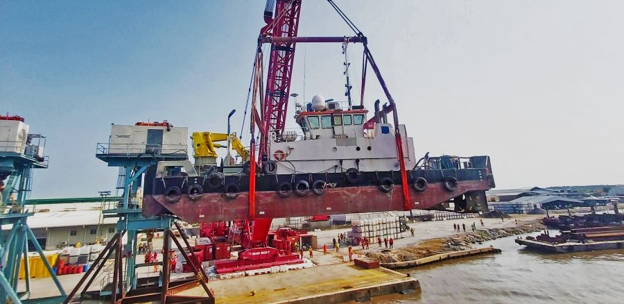 Mammoet-Terminal-Crane-Nigeria-2 Mammoet's MTC 15 lifting the multicat at the LADOL quayside
