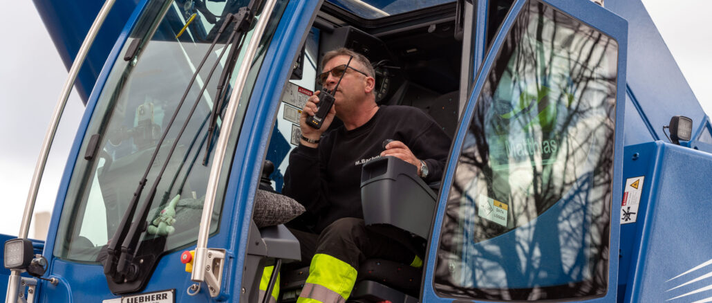 "There is nothing better for handling concrete components," says crane driver Matthias Bachmann. "There is nothing better for handling concrete components," says crane driver Matthias Bachmann.