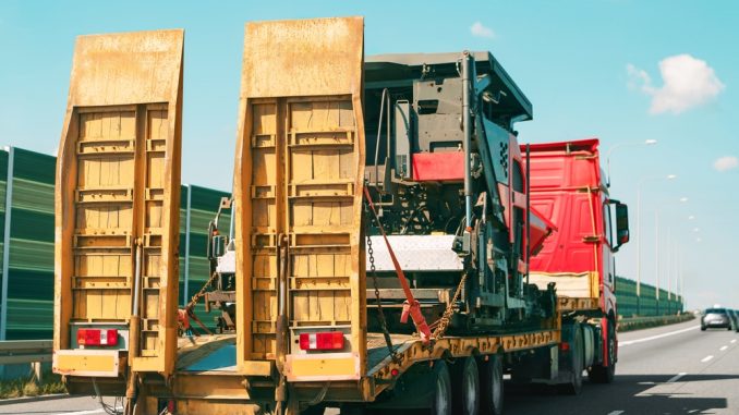 Efficient rigging coordination plays a major role in minimizing downtime during heavy equipment moves. Proper staging and load planning ensure each lift is completed safely and on schedule.