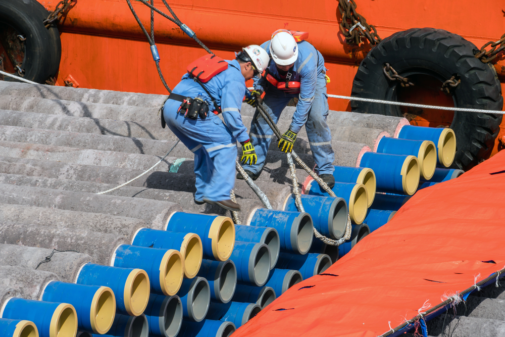 Efficient rigging coordination plays a major role in minimizing downtime during heavy equipment moves. Proper staging and load planning ensure each lift is completed safely and on schedule.