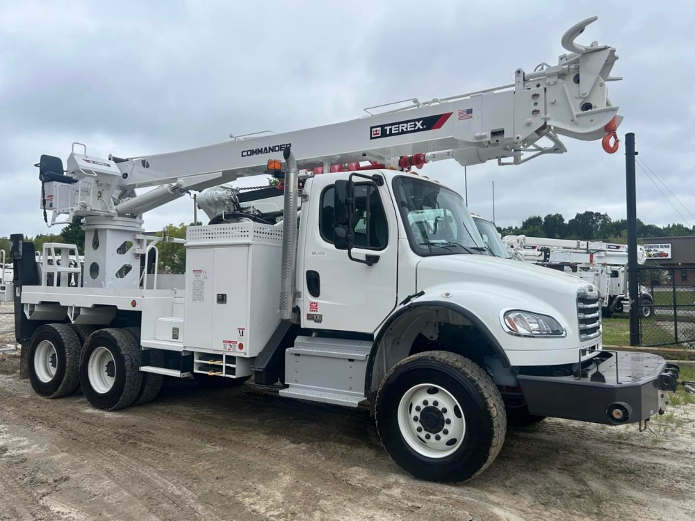 Boom trucks and Hi Reach units rely on outriggers or stabilizers to maintain balance during elevated work and lifting operations. Without proper setup, even small shifts in load weight or boom angle can reduce stability and increase the risk of tipping. Photo Credit: Scott Powerline and Utility Equipment, LLC