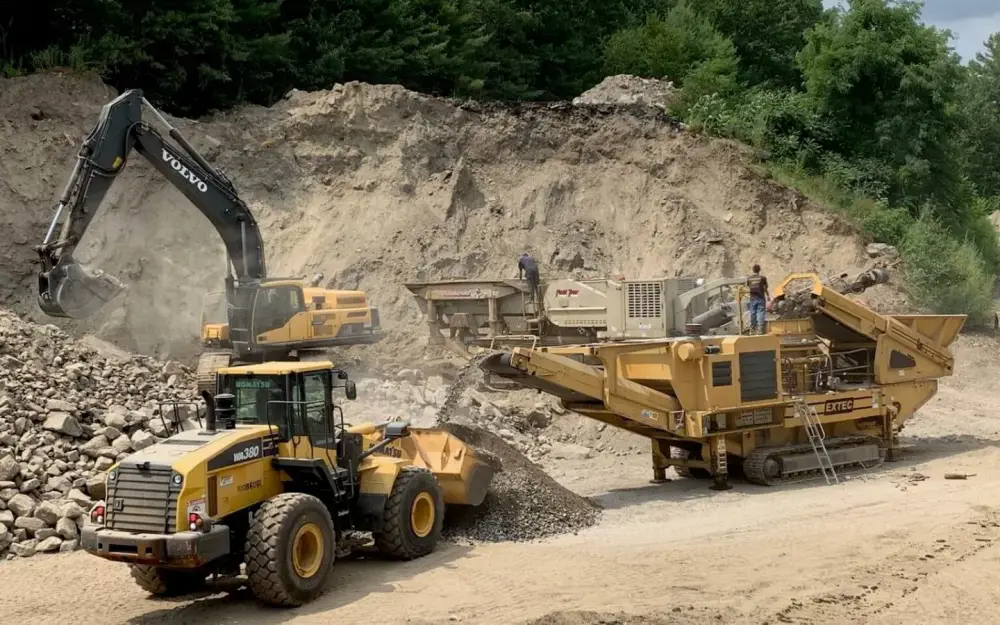 Balanced fleets that combine new and used equipment help contractors scale efficiently while controlling operating costs. This approach reduces downtime risk while keeping production capacity flexible across different market cycles. Photo Credit: T-Quip Sales & Rentals