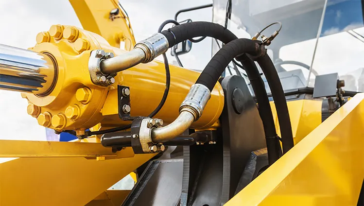 Exceeding a hydraulic hose’s minimum bend radius places internal stress on reinforcement layers and restricts fluid flow. Over time, this stress significantly increases the risk of leaks and sudden hose rupture. Photo Credit: Continental AG