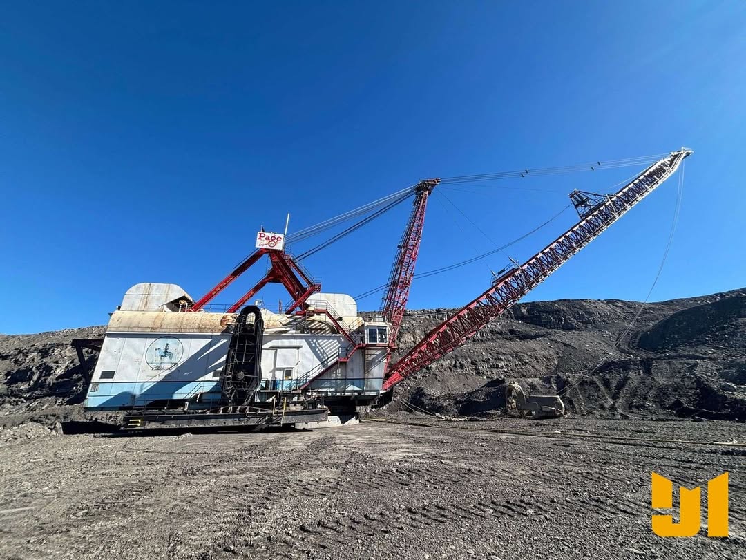 Used heavy equipment often achieves higher bids when sellers provide complete maintenance records and clear condition photos. Transparency helps buyers evaluate risk quickly and increases trust during the auction process. Photo Credit: Jeff Martin Auctioneers Inc