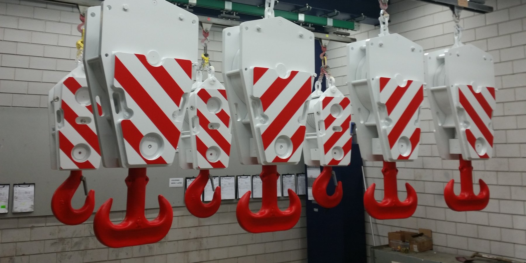 Engineered sheave blocks help extend wire rope lifespan by minimizing twist and uneven wear. Contractors increasingly adopt them to meet modern lifting performance standards. Photo Credit: Ropeblock