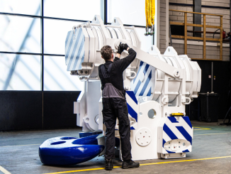 Modern hook blocks use multiple sheaves to distribute lifting forces across several rope passes. This reduces stress on the hoist system while increasing effective lifting capacity. Photo Credit: Ropeblock