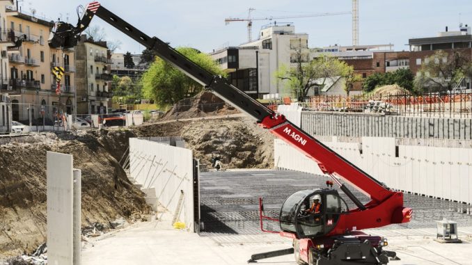 Rotating telescopic telehandlers reduce the need for machine repositioning by allowing loads to be placed across multiple work zones from a single setup. This can improve productivity on confined or congested construction sites. Photo Credit: Magni