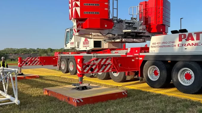 Steel outrigger pads provide high compressive strength but limited load spreading and increased handling demands. Their rigidity and weight introduce additional safety and operational considerations on active jobsites. Photo Credit: DICA