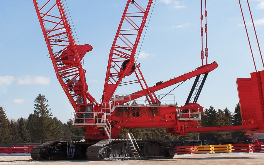 Longer boom lengths reduce a crane’s rated lifting capacity due to increased leverage forces. Choosing the shortest boom that meets reach requirements improves stability and lifting efficiency. Photo Credit: The Manitowoc Company