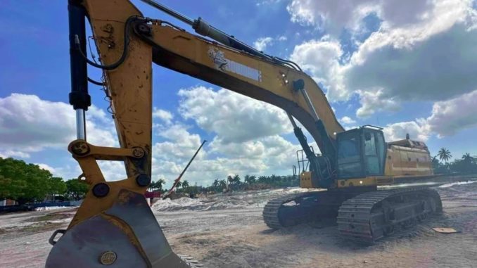 Planned equipment maintenance consistently costs less than emergency repairs because it reduces secondary damage and unplanned labor. Contractors that follow preventive service schedules experience higher equipment availability and more predictable operating costs. Photo Credit: Kelly Tractor Co.