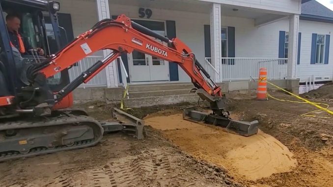 Studies on construction equipment productivity consistently show that non-working time can account for a significant portion of a machine’s operating day. Reducing attachment changeover time directly increases the percentage of productive machine hours without adding labor or equipment. Photo Credit: Skid Steers Direct