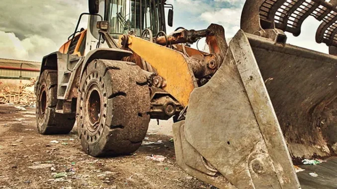 Solid tires eliminate the risk of punctures completely, which makes them ideal for waste and recycling sites where sharp debris is constant. This uninterrupted operation significantly reduces downtime and improves overall equipment productivity. Photo Credit: Trelleborg Tires