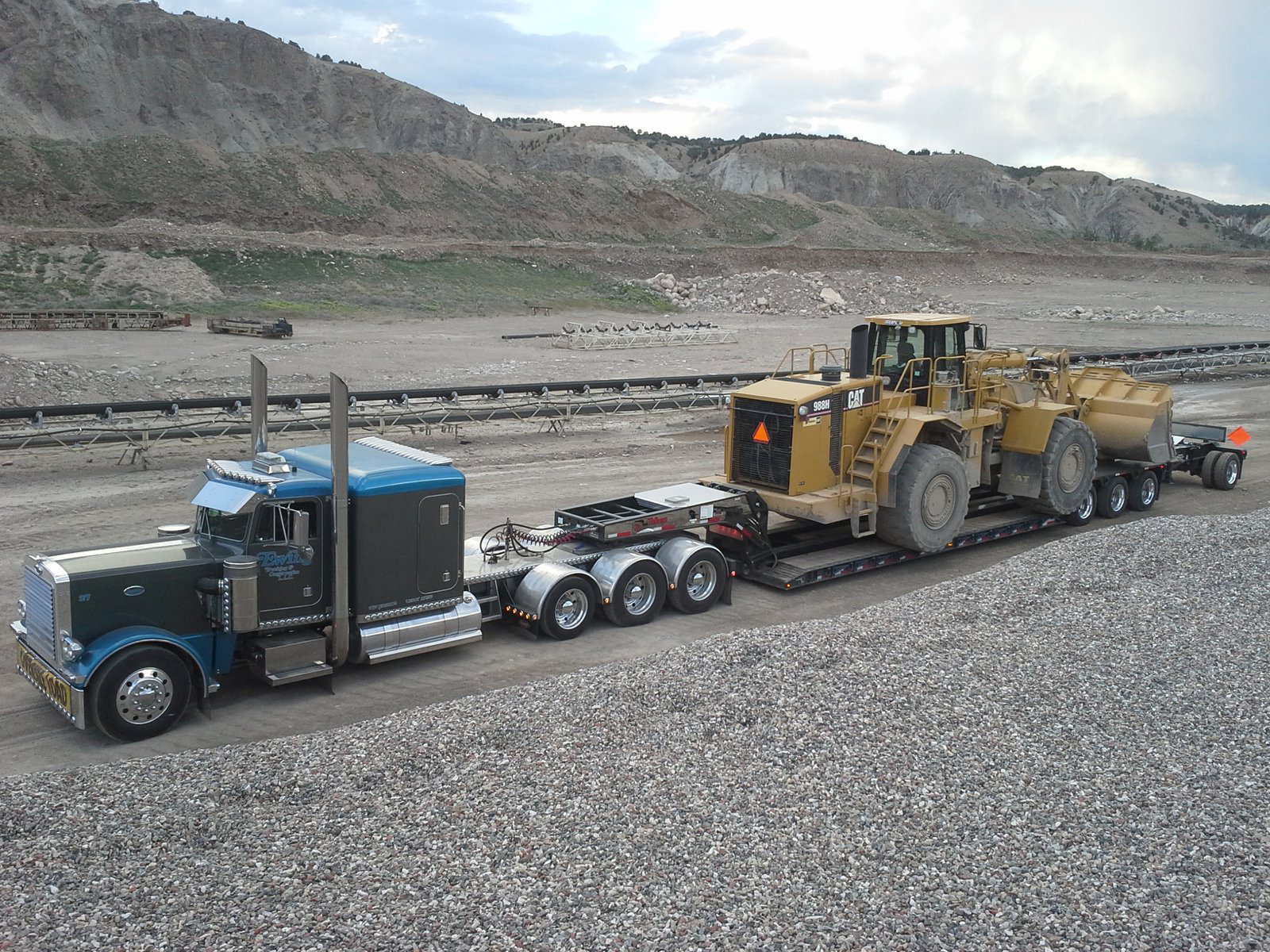 Multi-axle heavy-haul lowboy trailer deck and axle package