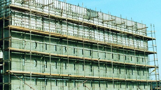 Precise Forms aluminum tall wall formwork on commercial jobsite